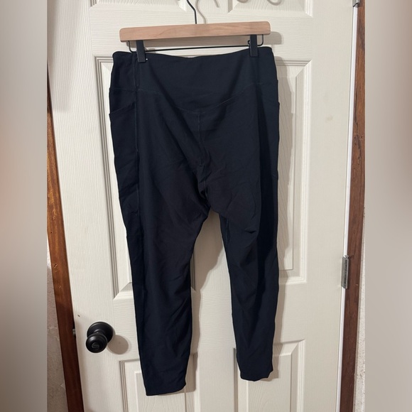 Old Navy women’s black leggings high rise power soft ribbed 7/8 size XL - Picture 1 of 3